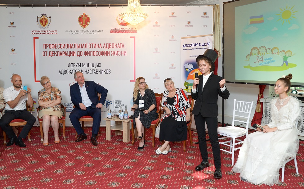 ТЕАТРАЛЬНЫЙ ОБРАЗ АДВОКАТА XXI ВЕКА